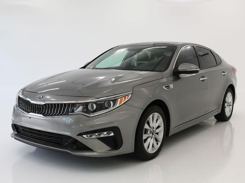 سيارة كيا اوبتيما 2017 للبيع في الشارقة الإمارات Kia Optima