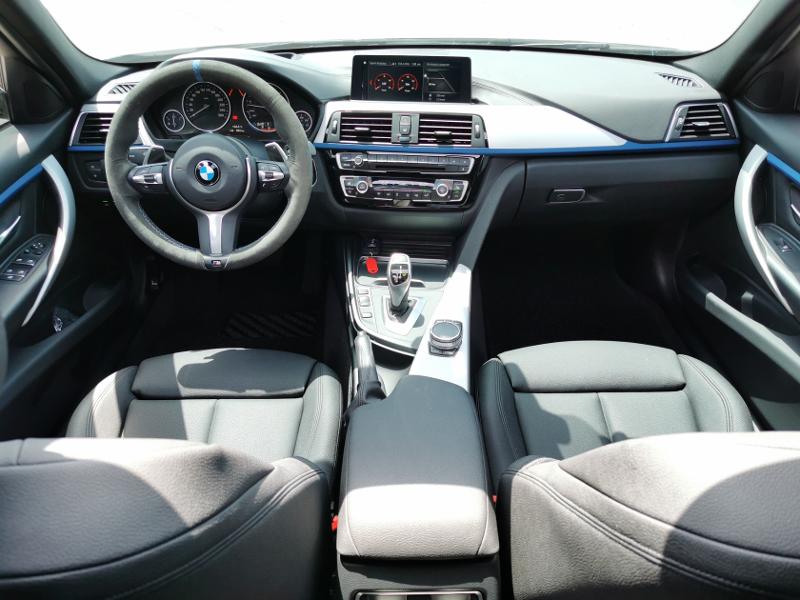  2018 BMW Serie 3 en Ajman, Emiratos Árabes Unidos |  PAQUETE DEPORTIVO BMW 320i M
