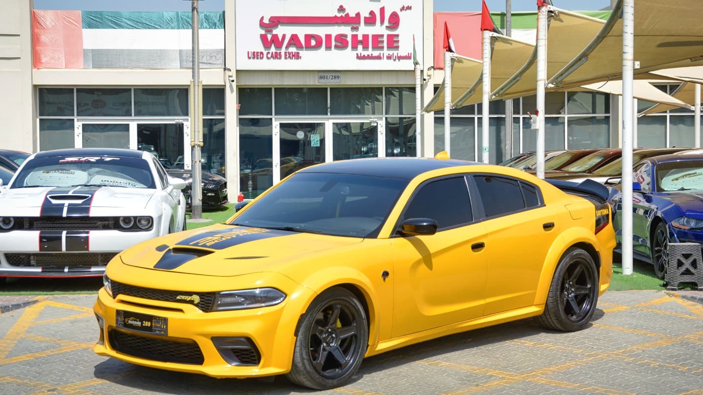 2018 Dodge Charger in Dubai, United Arab Emirates | Dodge Charger R/T V8   2018/ SRT Wide Body/ Cool Seats/ Leather Interior/ Very Good Condition