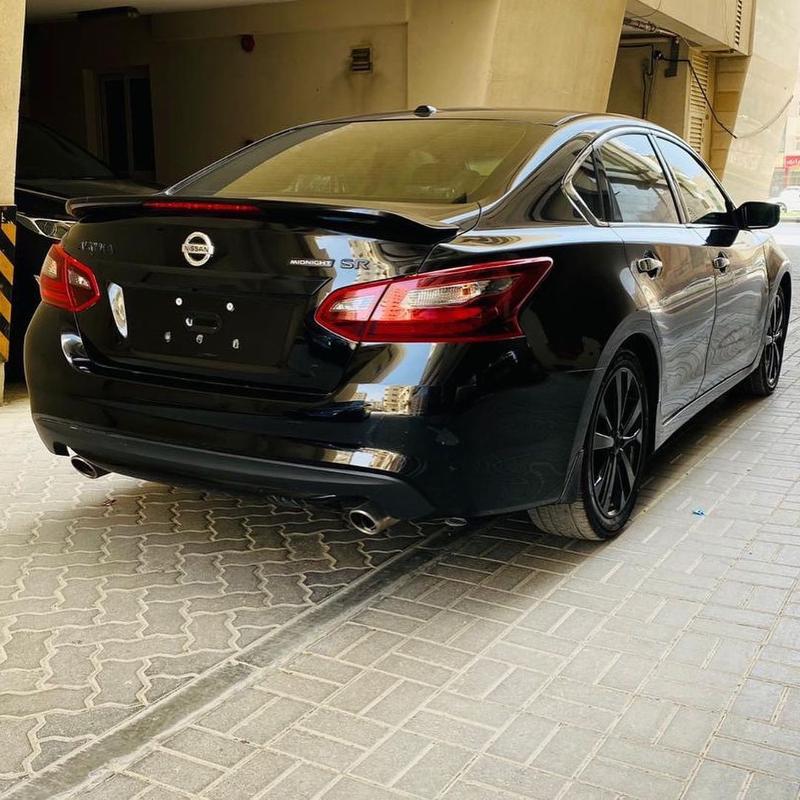 2018 black nissan altima sr