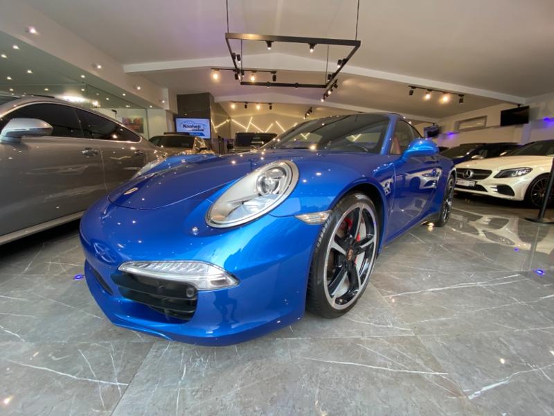 2015 Porsche 911 Carrera in Manama, Bahrain | Porsche Carrera *S* 2015 Red  interior Full option Full insurance Dealership maintained Bahrain agent New  tires Excellent condition