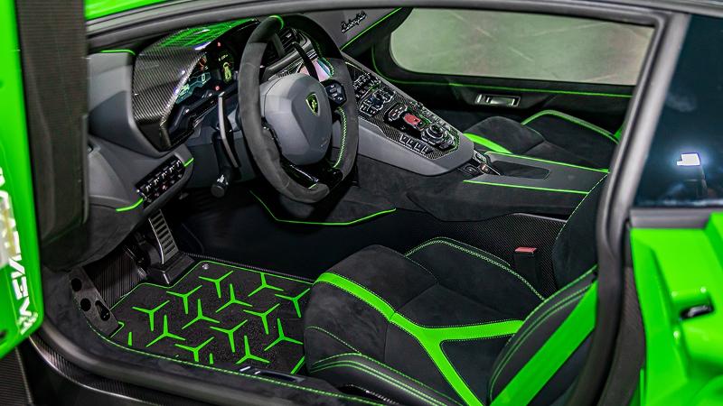2020 Lamborghini Aventador in Dubai, United Arab Emirates | 2020 Lamborghini  Aventador SVJ - Carbon Fiber Style Package