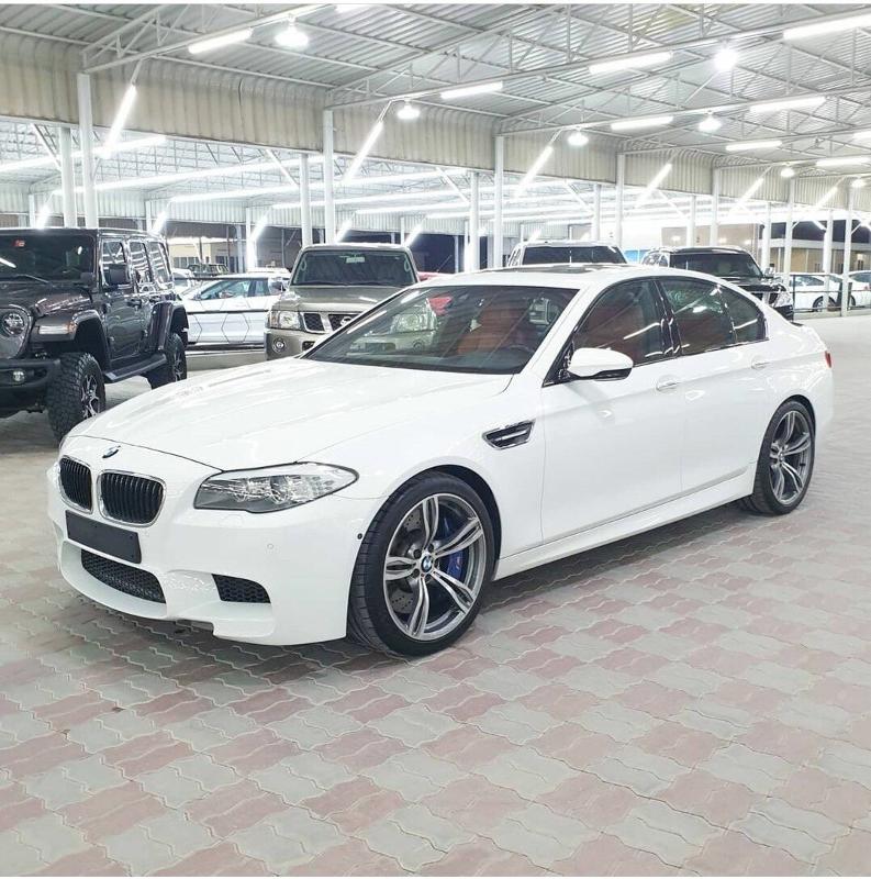 سيارة بي إم دبليو M5 2013 للبيع في عجمان الإمارات Bmw M5