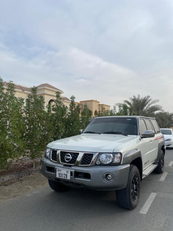  Nissan Patrol en Dubái, Emiratos Árabes Unidos