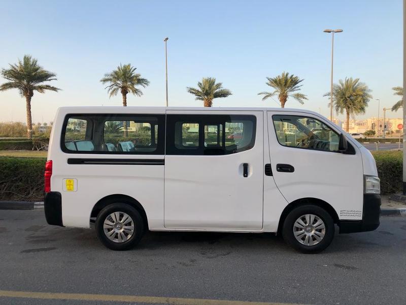  2015 Nissan Pickup en Dubái, Emiratos Árabes Unidos |  NISSAN URVAN NV350 2015 GCC ,14 PLAZAS |, CAJA DE CAMBIOS MANUAL MUY BIEN MANTENIDA « Precio fijo» 34500