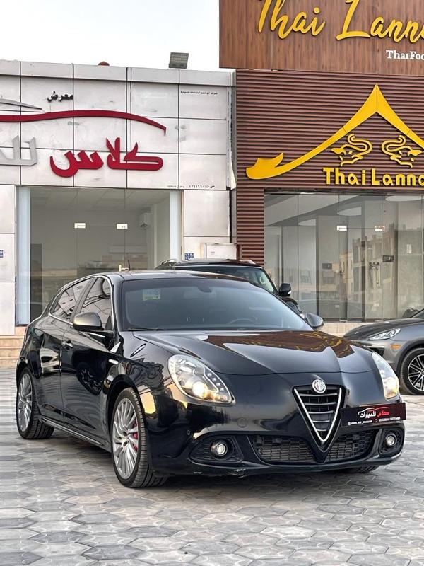 Alfa Romeo Giulietta Black Tuning